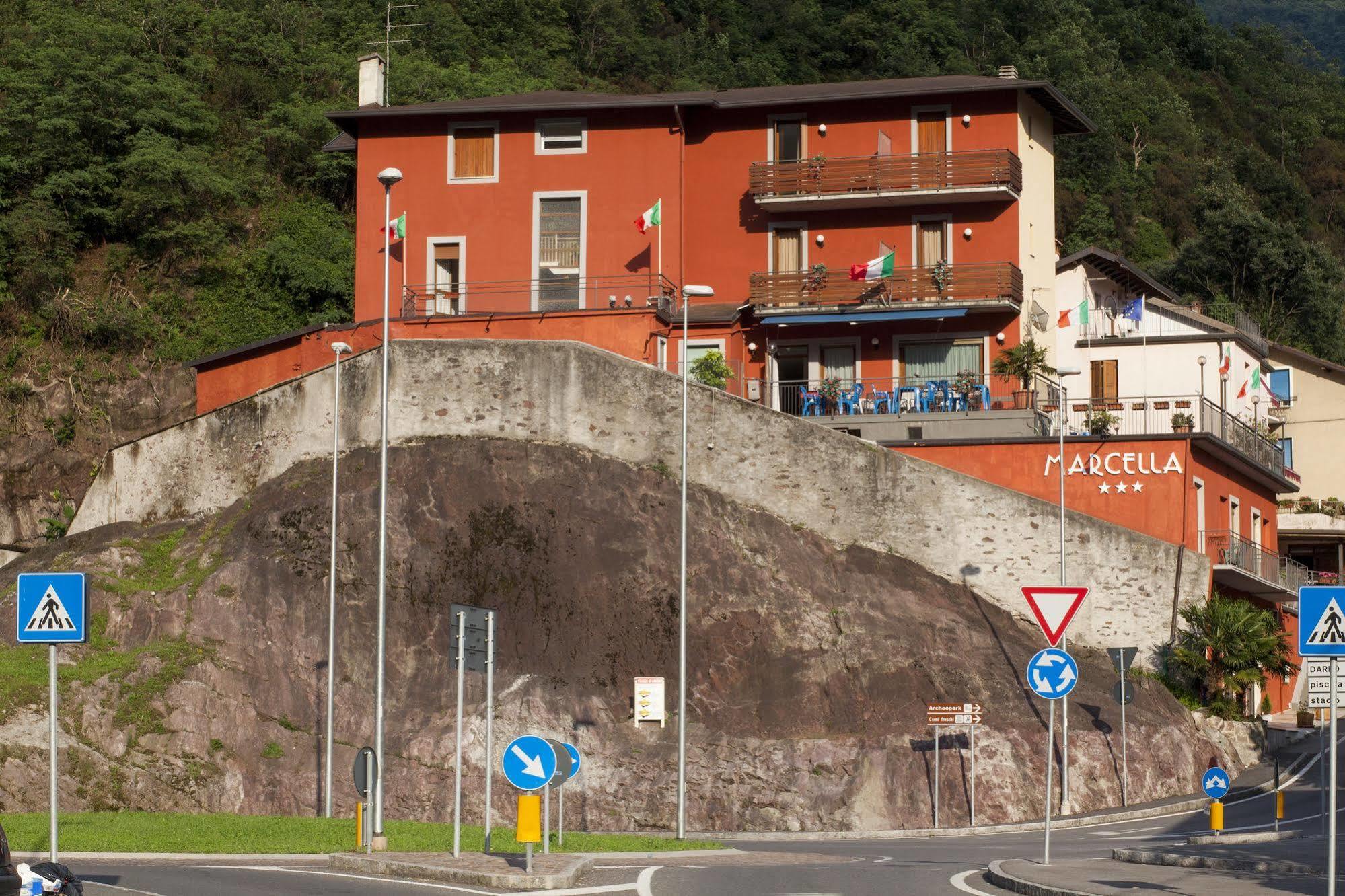 Albergo Marcella Darfo Boario Terme Екстер'єр фото